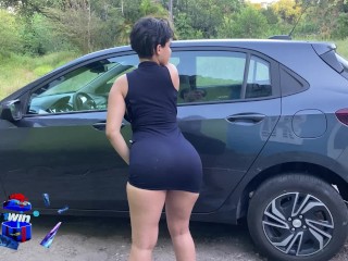 ?rabuda gostosa fode com uber em sitio abandonado , ela disse que tava doendo ?
